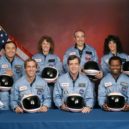Havárie raketoplánu Challenger - vesmír, kosmos, havárie, tragédie The STS-51L Crew The STS-51L crewmembers are: in the back row from left to right: Mission Specialist, Ellison S. Onizuka, Teacher in Space Participant Sharon Christa McAuliffe, Payload Specialist, Greg Jarvis and Mission Specialist, Judy Resnik. In the front row from left to right: Pilot Mike Smith, Commander, Dick Scobee and Mission Specialist, Ron McNair.