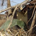 Všenorská osada Montana a klubovna - FOTO ZAPAD Silný vítr zničil klubovnu ve všenorské osadě Montana – foto Marek Kotásek 3