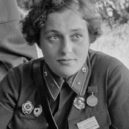 Ljudmila Pavličenková - Pavličenková SSSR válka odstřelovačka Pavlichenko_in_DC,_1942
