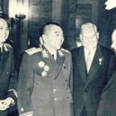 Bulganin - Peng Dehuai, Ye Jianying, Nikolaj Bulganin a Nikita Chriščov – přátelská návštěva z Číny (1958) – wikimedia.common-