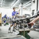 Thonet - nábytek, výroba nábytku, továrna – Ruční_ohýbání