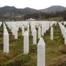 Slobodan Miloševič - Srebrenica_massacre_memorial_gravestones_2009_1 památník marakr Černá Hora