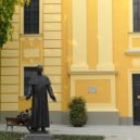 Blahoslavený Vilmos Apor - Statue of Vilmos Apor bishop in Gyula, Hungary. Sculptor – Vince Bocskai. Erected in 1998. -wikimedia.commons –