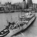 Wallis - loď púarník cestování USS_Chaumont_AP-5_off_Shanghai_1937