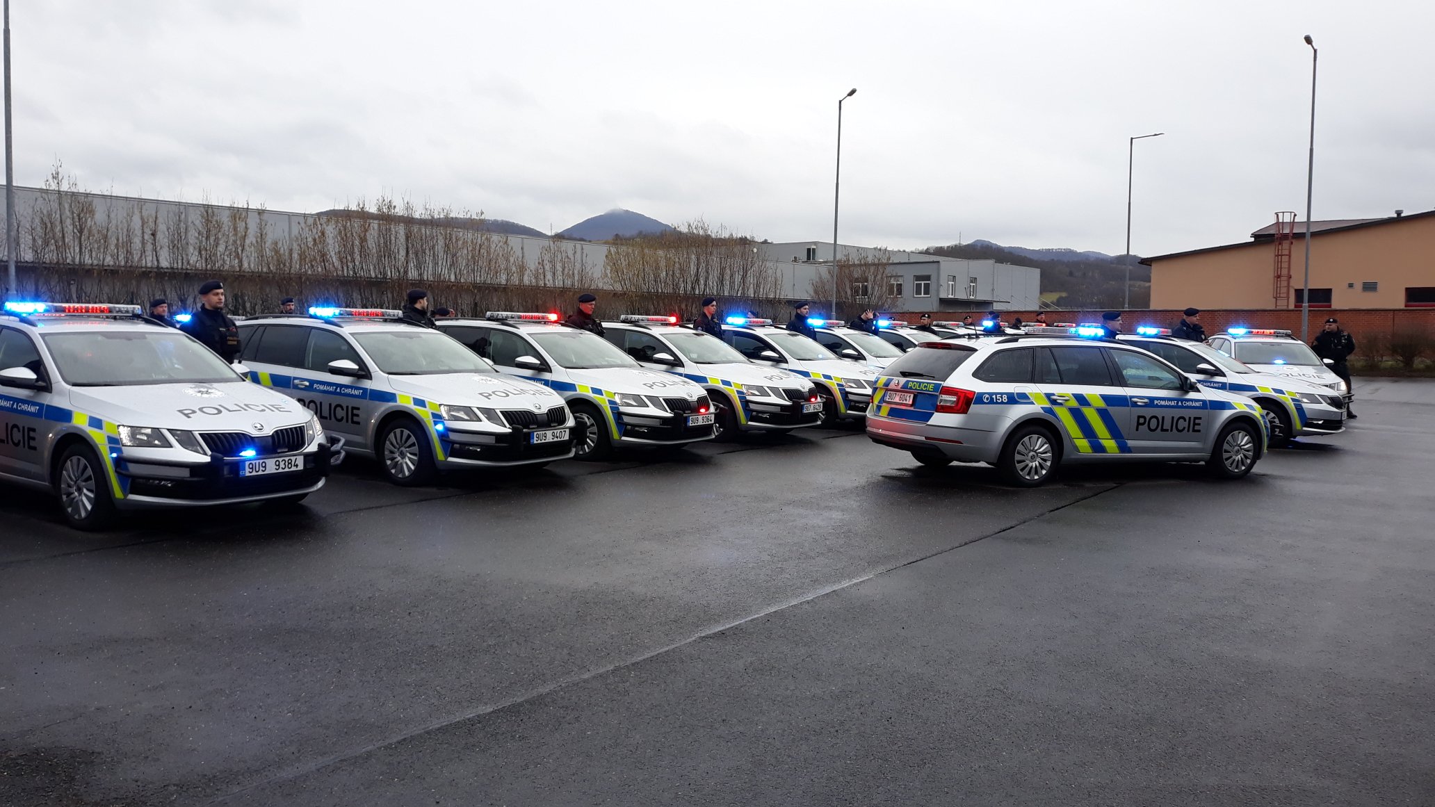 Policie v Ústeckém kraji má nová vozidla, a to služební i civilní