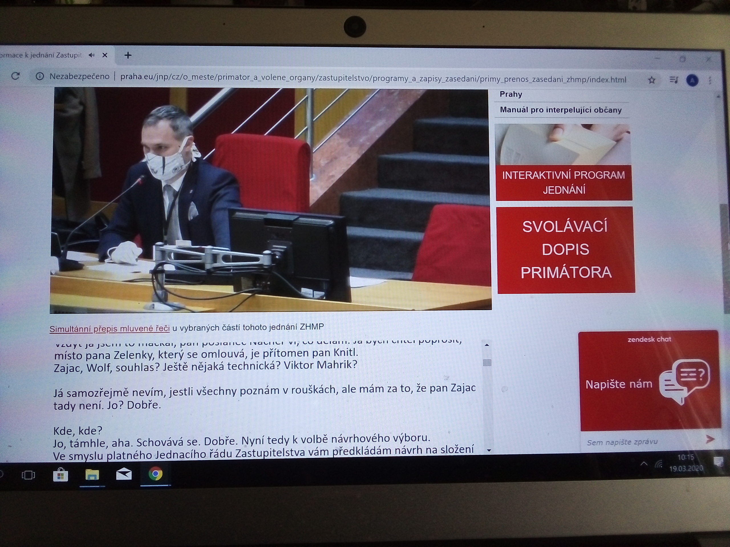 Pražští zastupitelé jednali v rouškách, přišel jich jen nutný počet, jednání bylo možné, tak jako jindy, sledovat online.