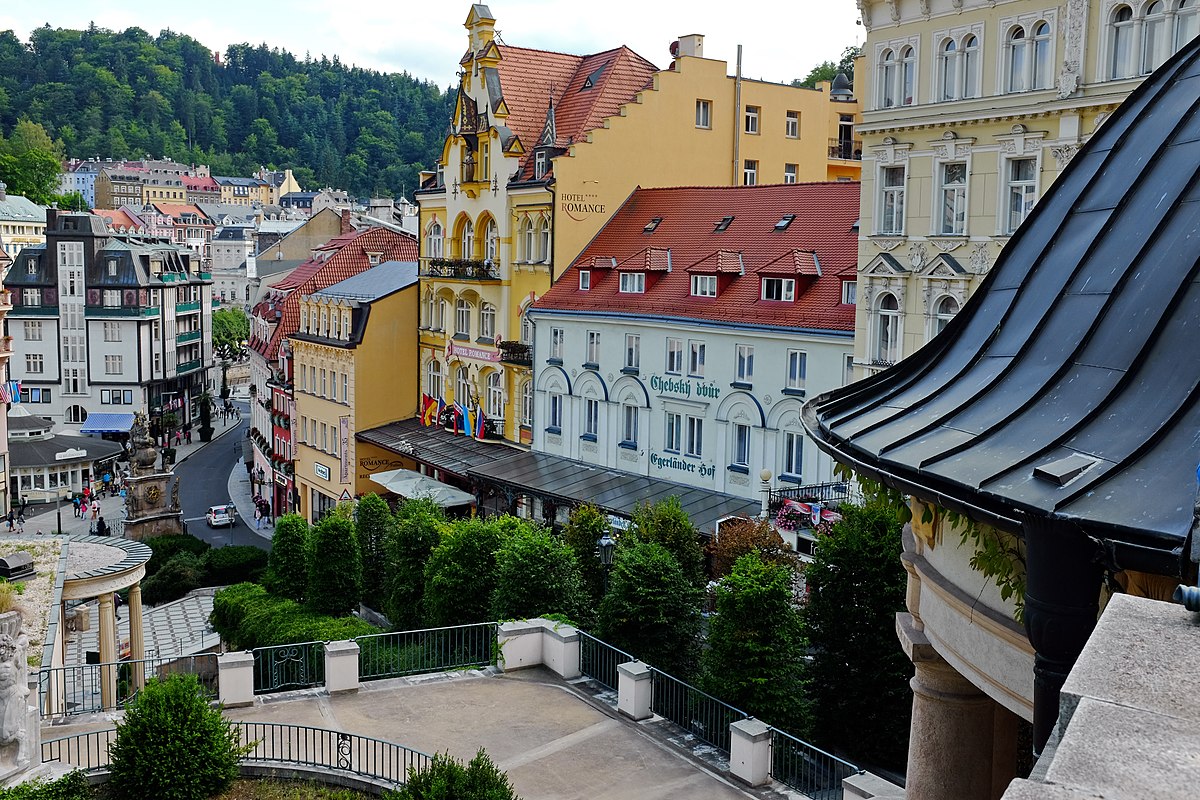 Omezení vjezdu do lázeňské zóny. Ve Varech instalují sloupky