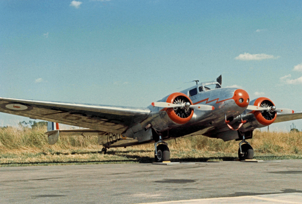 Stříbrný letoun Lockheed letěl do Brna s nákladem masek