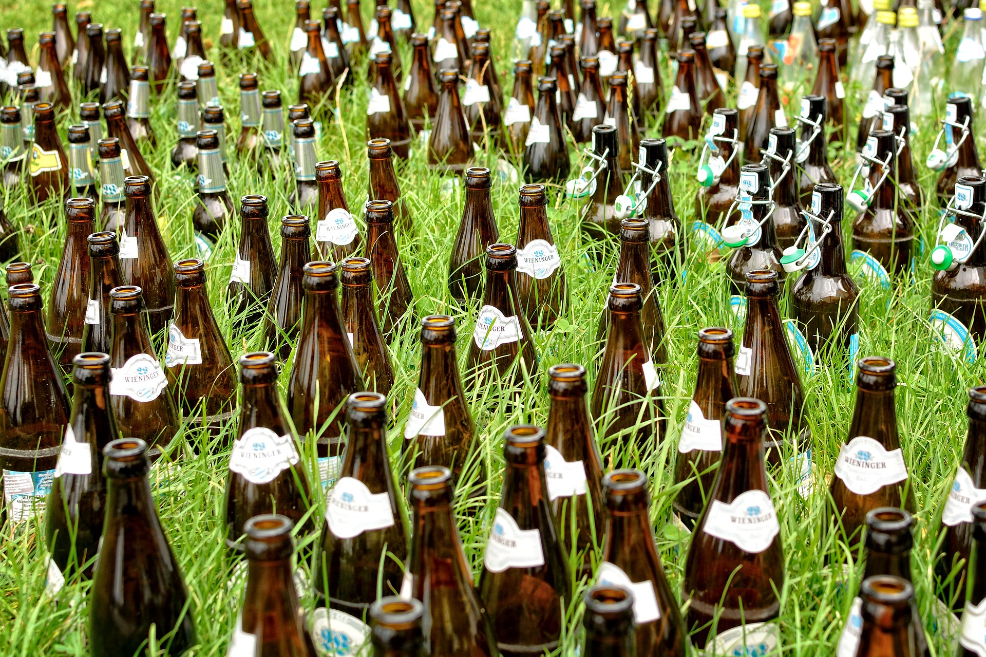 Více, méně, vůbec? Pití alkoholu a braní drog v čase pandemie