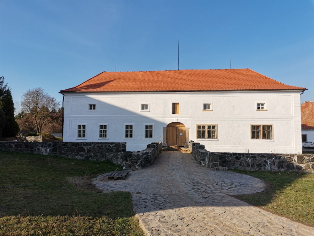 Opravit zámek nebo dva, to není jen tak