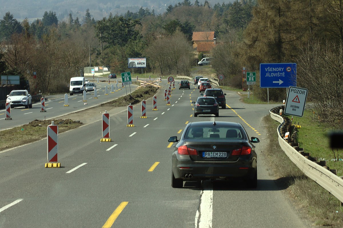 Oprava vozovky na dálnici u Mnichova Hradiště pokračuje podle harmonogramu
