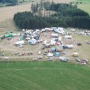 Technoparty na Benešovsku provázely drogy a rušení nočního klidu - Technopárty končí, snímek z policejního dronu_PČR.jpg