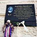 Atentát na Heydricha a Jindřiška Nováková - 1 Deska-Jindriska-Novakova-nyni