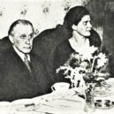 Adolf Loos – Vídeň, Paříž, Plzeň - 9 šedesátiny s chotí letsvět30