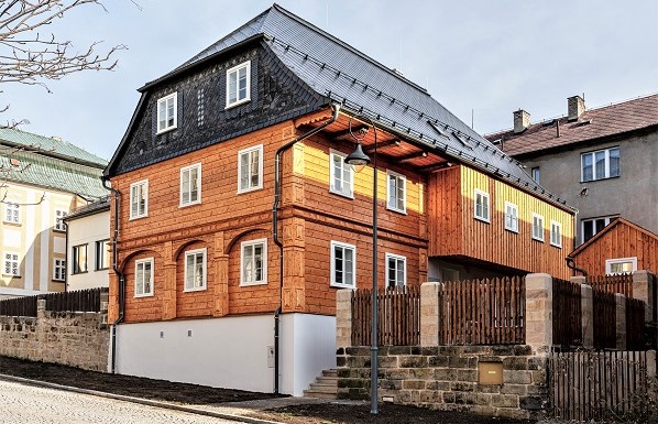 b Nový dům TIC, Kalinova ulice