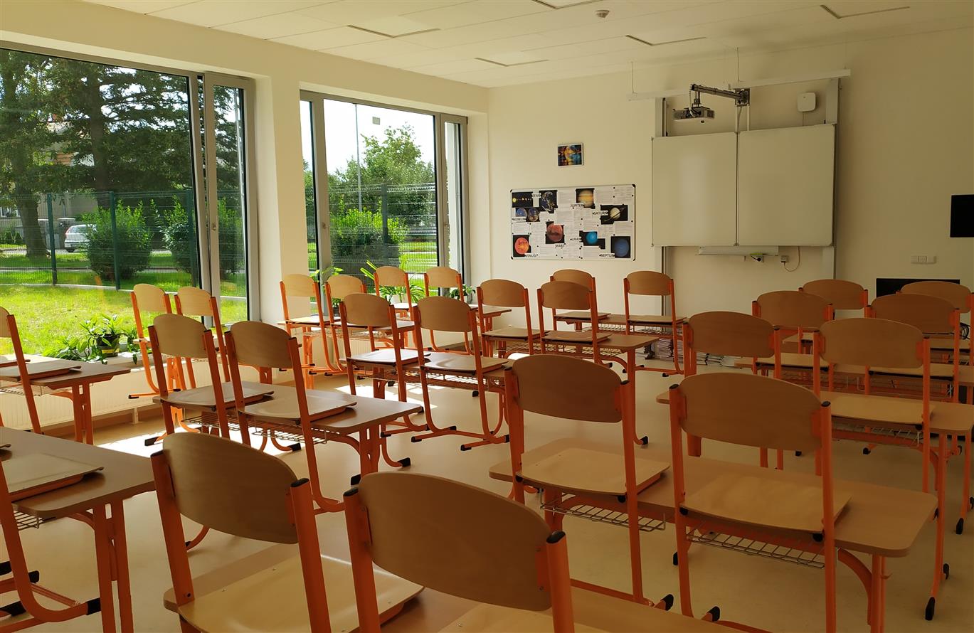 Nový školní pavilon a zrekonstruované multifunkční sportovní hřiště v Dobříši