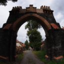 Zámek Žleby - Žleby zámek – brána