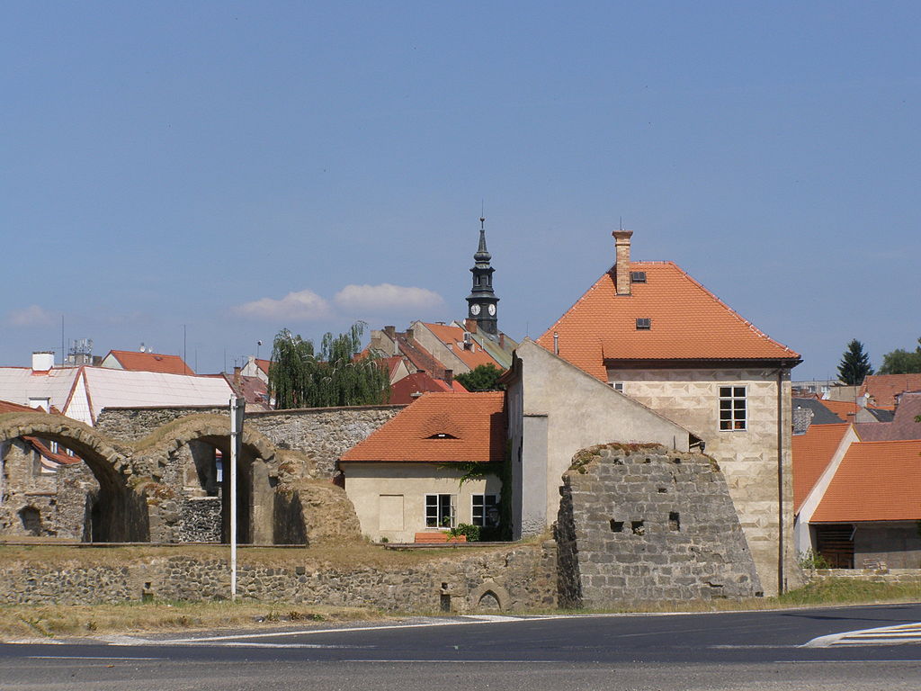 Navštivte Vodní hrad Lipý z pohodlí domova. Virtuální prohlídka má i průvodkyni