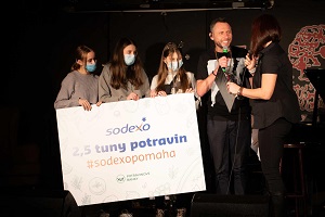 Z loňského předání 2500 kg potravin, které předal Jan Tuna.