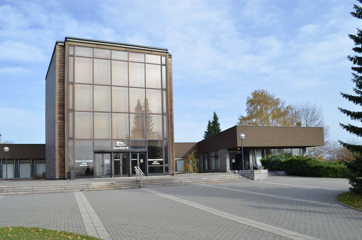 Krematoria na Ostravsku nestíhají. Několik desítek těl převezou do jiného města