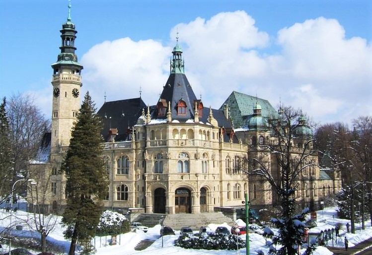 Nářadí, skříně, foťáky i dron. Severočeské muzeum dostane dotaci na restaurování