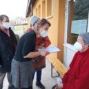 Senioři ocenili, že zdravotníci přijeli za nimi do Jinec - Očkování Jinec
