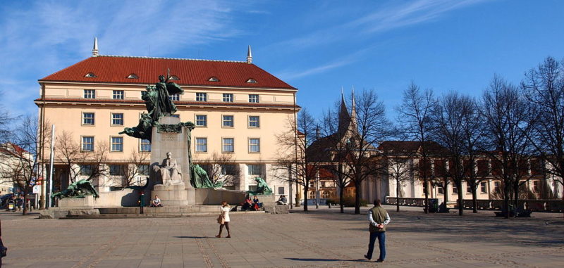 Rok od uzavření škol. Iniciativa vystavila obrázky zoufalých žáků a studentů