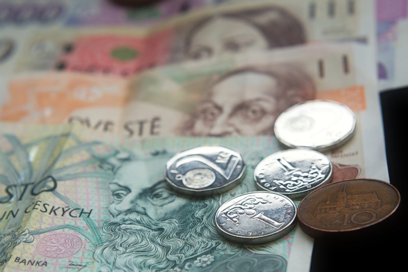 370 korun pro lidi v karanténě. Bonus má motivovat lidi k hlášení kontaktů