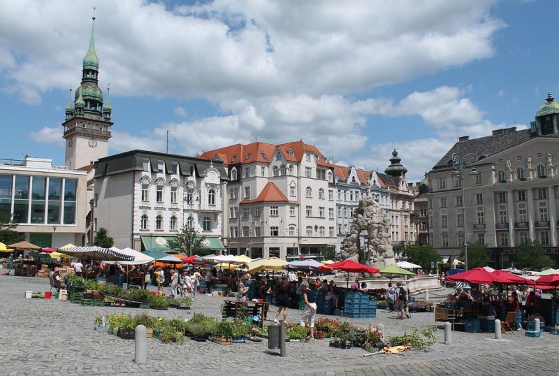Prodejci se dočkali, na Zelném trhu začnou trhy. Město shání zájemce