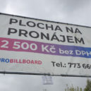 Příbram se brání záplavě nelegálních billboardů. Firma rozdává trestní oznámení a hrozí žalobami - billboard pribram