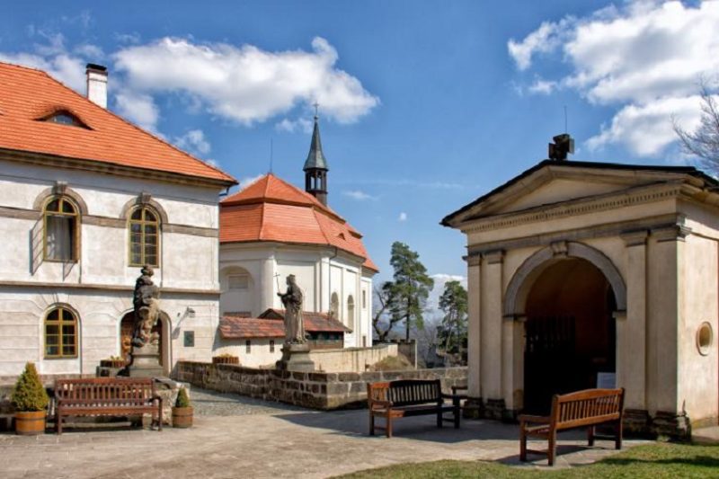 Navštivte hrad Valdštejn! Dozvíte se, k čemu se užívaly čajové panenky