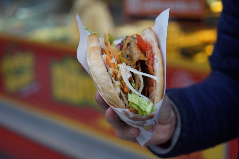 Máte chuť na kebab? V mase z Polska byla salmonela