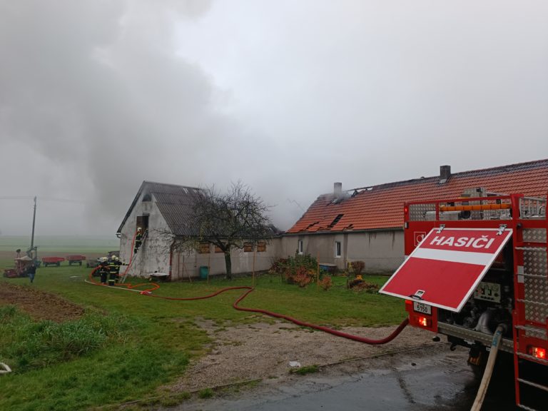 Zásah hasičů u požáru v Panenské