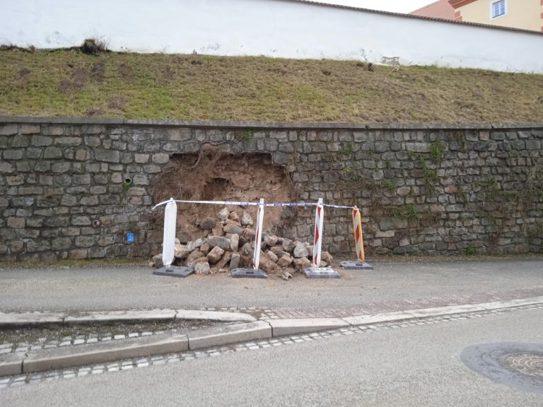 Zeď spadlá v prosinci 2021