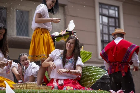průvod, karneval, ženy, cuenca ekvádor, oslava, kostým, barvitý, zábava