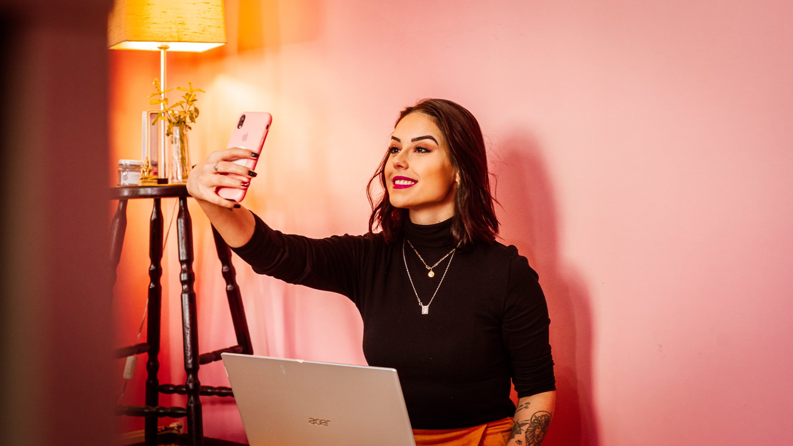 Konec falešné dokonalosti. Norským influencerům hrozí za nepřiznání retuše vězení