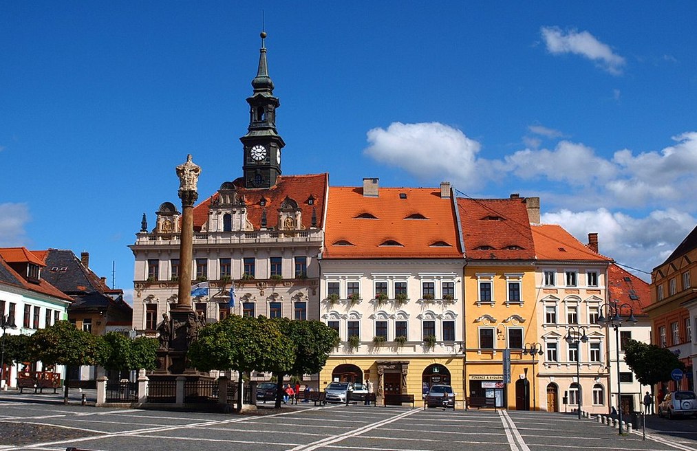 Nová českolipská knihovna bude stát v proluce Jeřábkova náměstí. Hned tak to ale nebude