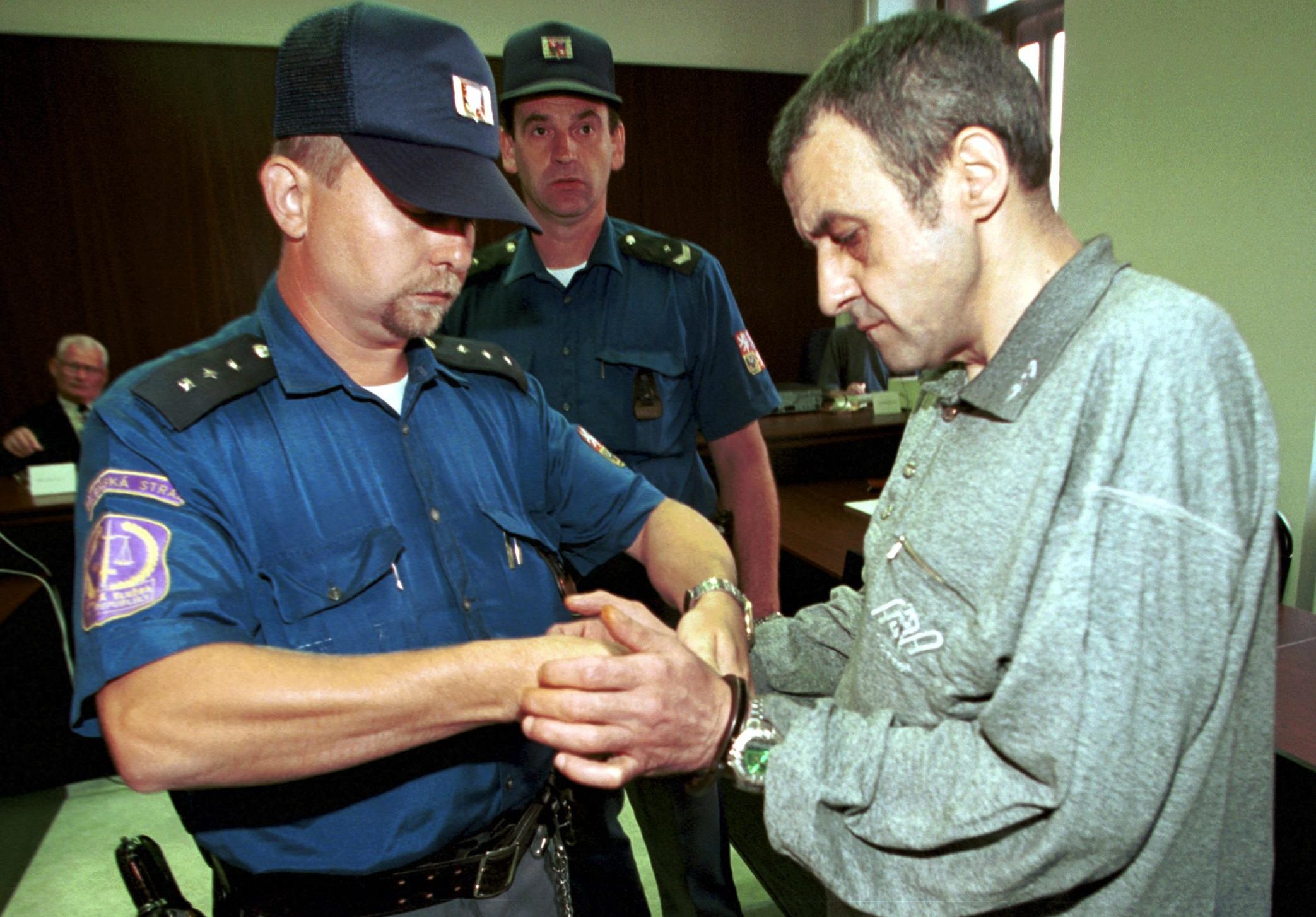 Začal vraždou na Pohořelci, pak zneužil a zabil vlastní matku