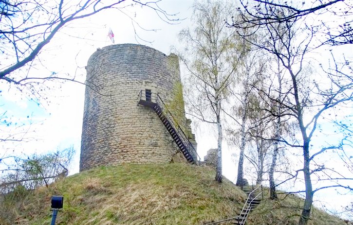 Jak hledači pokladů pobořili hrad. Zřícenina Michalovická putna znovu otevřela