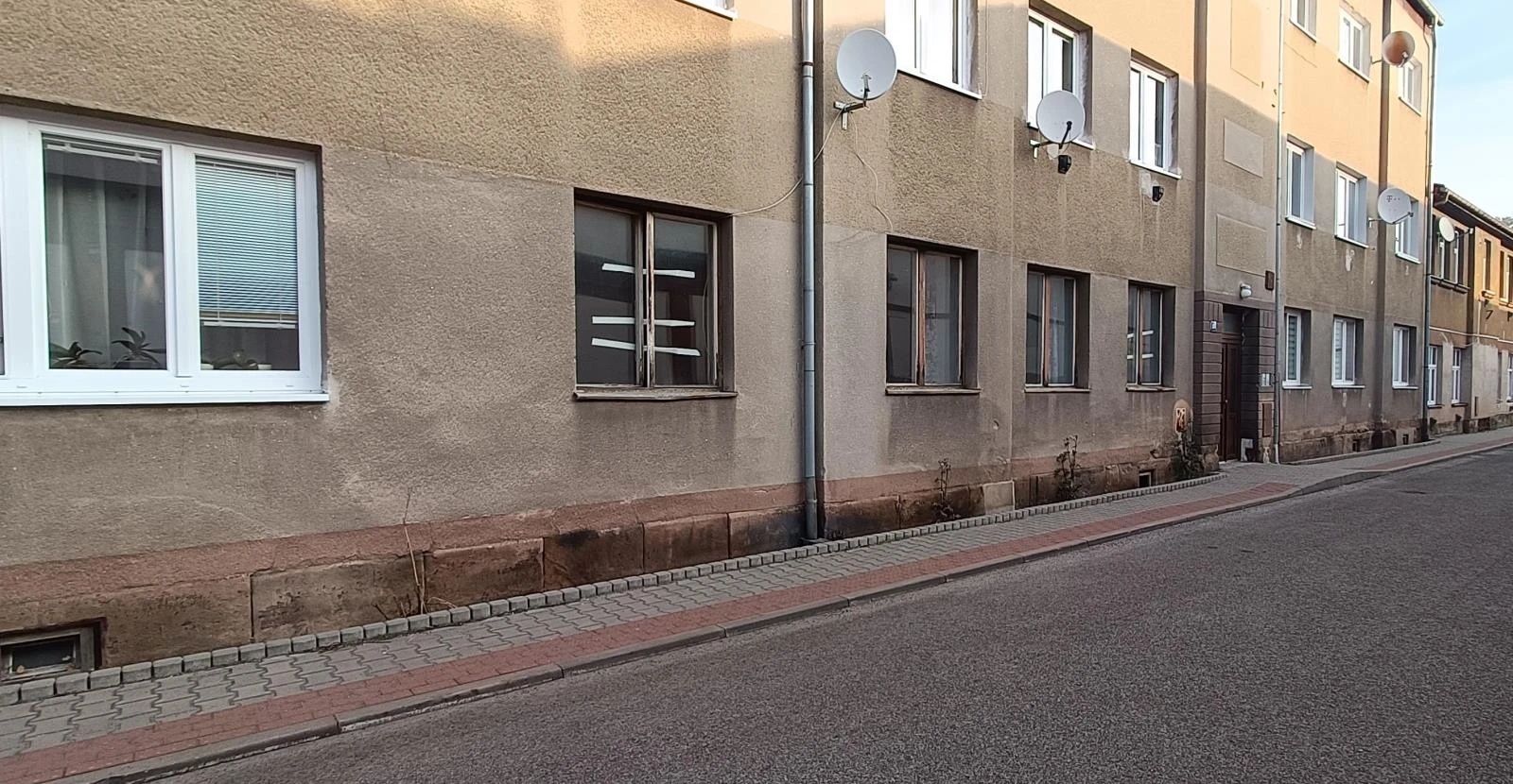 Obviněn=mu hrozí dva roky vězení.