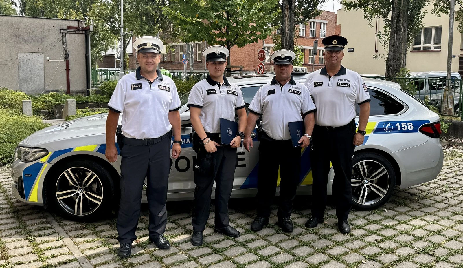 Muži záchranili život zraněnému cyklistovi.