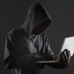 Za poslední čtyři červencové dny policisté na Rychnovsku zaznamenali deset internetových podvodů za téměř 2 miliony korun.