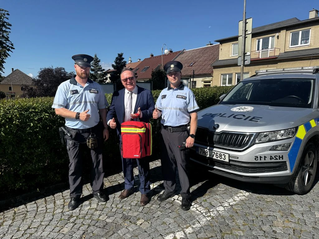 Nový zdravotnický batoh dostali policisté v Solnici.