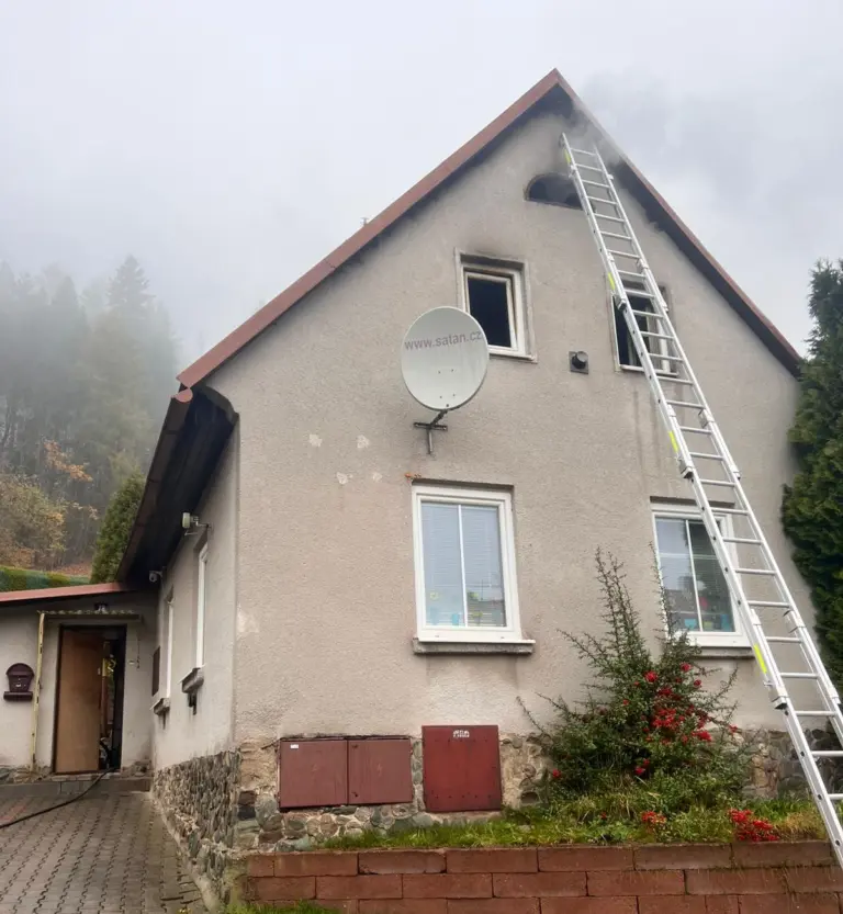 Čtyři osoby skončily v péči záchranářů.