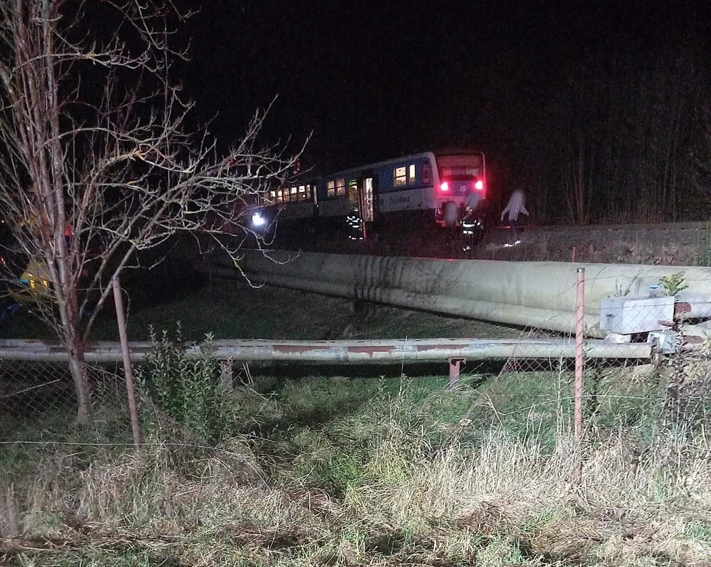 Zraněný byl transportován do nemocnice.